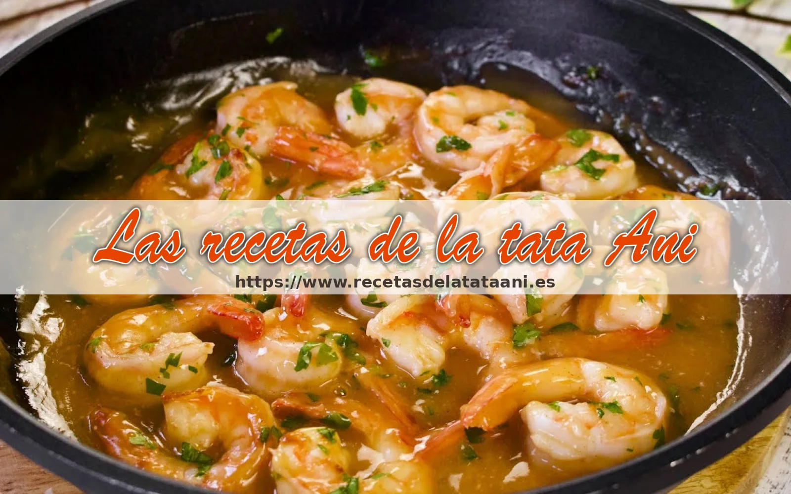 Gambas al ajillo con caldo de marisco